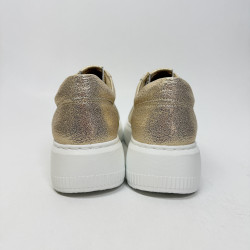 Złote sneakersy NOVO na platformie